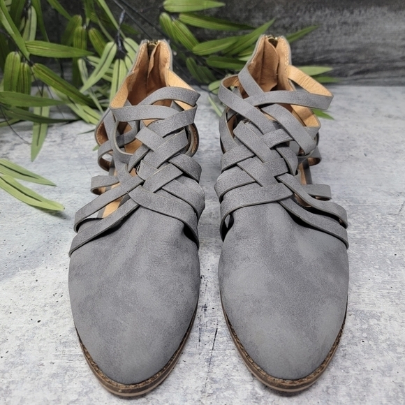 ARider Girl | Gray Strappy Criss Cross Low Heel Booties Shoes Size 7.5 - Picture 2 of 10
